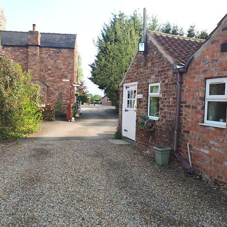 Fifth Milestone Cottage Dunnington Экстерьер фото