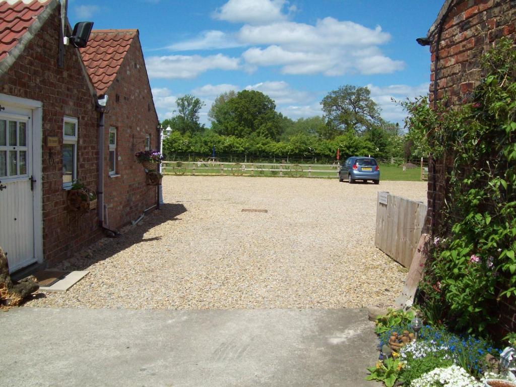 Fifth Milestone Cottage Dunnington Экстерьер фото