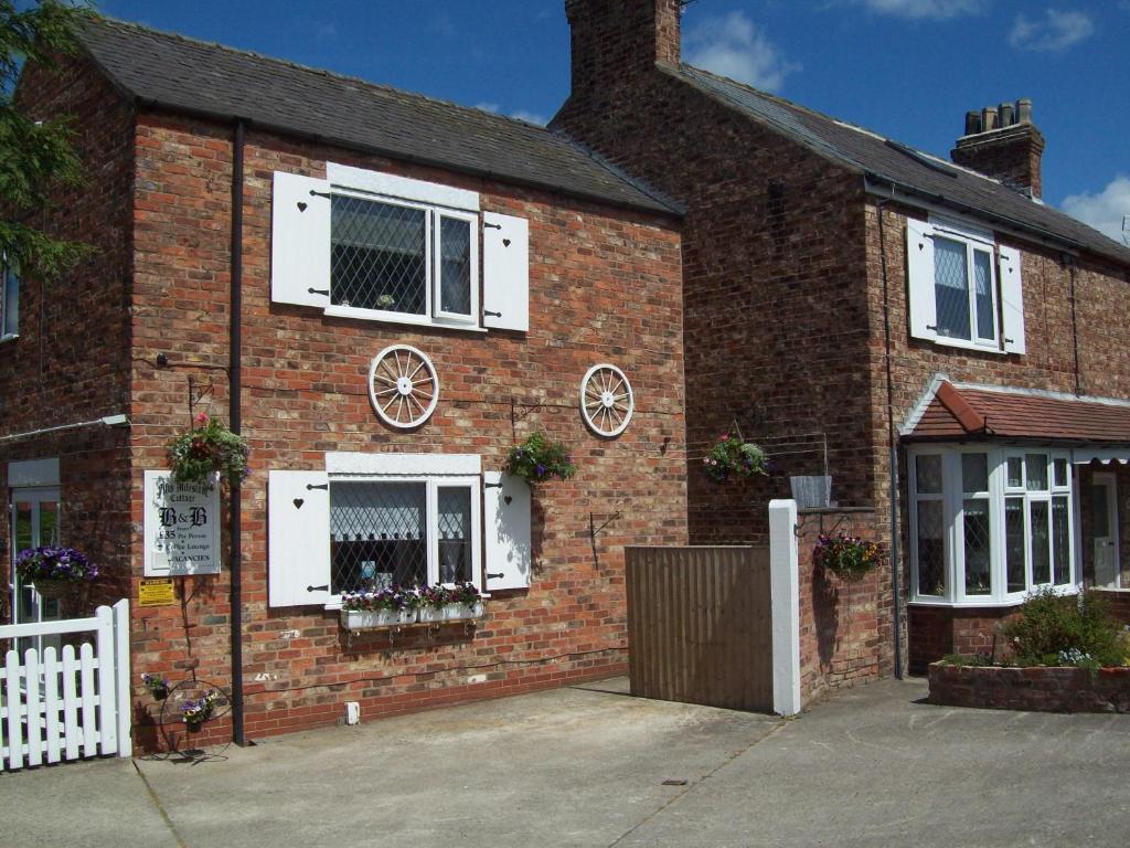 Fifth Milestone Cottage Dunnington Экстерьер фото