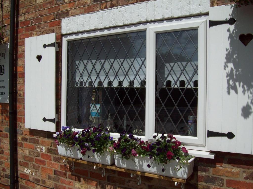 Fifth Milestone Cottage Dunnington Экстерьер фото